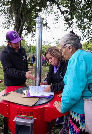 Continúa DIF Tamaulipas con la entrega de estufas ecológicas en comunidades rurales